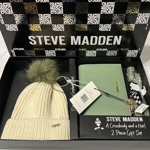 NWT Steve Madden crossbody purse and Hat set